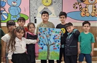 کودکان منطقه ۲ با مواد دور ریختنی «درخت طبیعت» ساختند